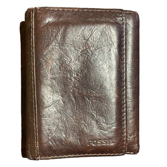 FOSSIL Trifold Dark Brown Soft Leather Mens Wallet EUC - Picture 1 of 8